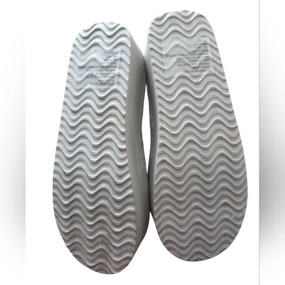 Steve Madden - NEW Women's Shiny Silver Puffy Faux Fur Platform Boots - Picture 6 of 7